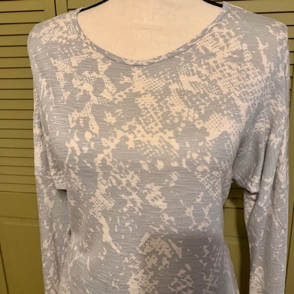 Dolman sleeve lightweight top - Picture 6 of 8